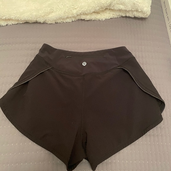 High waisted Lululemon surefire short size 6 - Picture 2 of 3